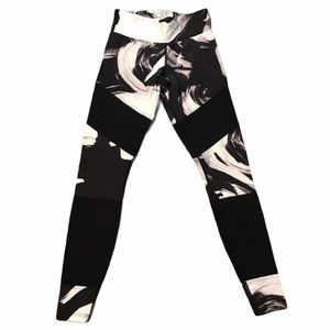 Running Bare Australia black leggings SZ 2/4 Small